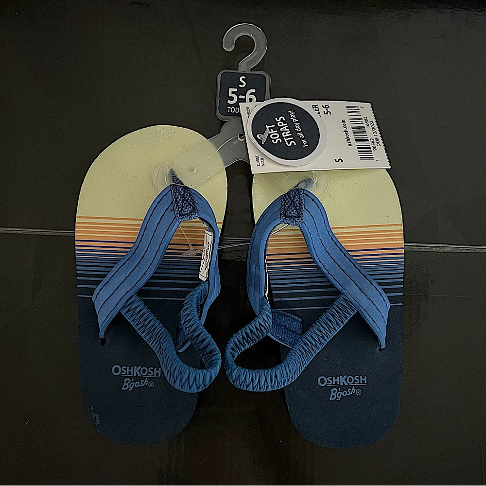 Osh Kosh kids sandals, toddler size 5-6, back strap